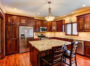 200 Yorkton Rdg, Saint Paul, MN 55117