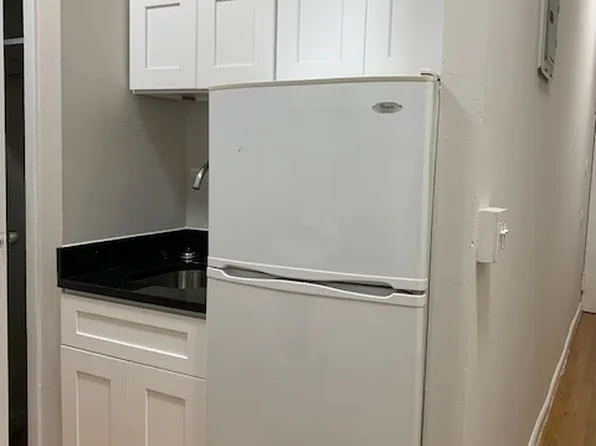 226 Thompson Street image 4 of 8