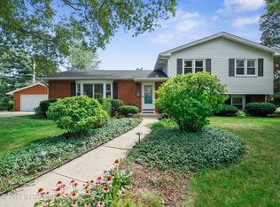 826 Tulip Ln, Naperville, IL 60540