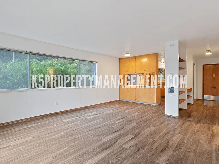 Town and Country Apartments — Photo 7
