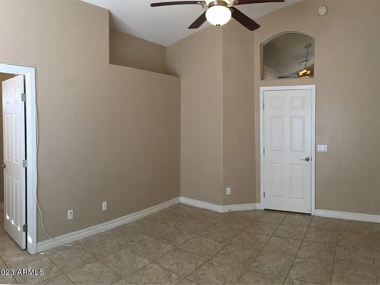623 W Greentree Dr — Photo 8
