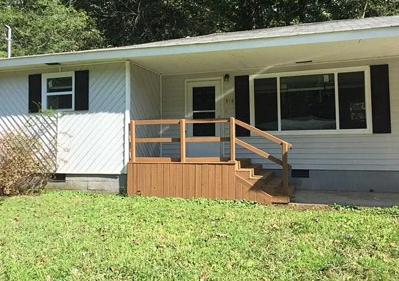 Charming 3 Bedroom Home Minutes from Northshore & Red Bank! — Photo 1