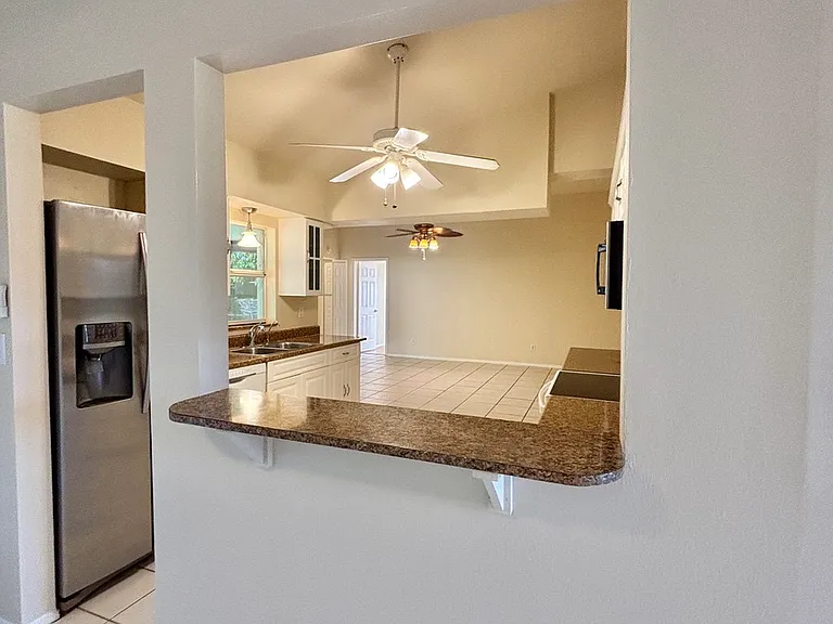 1715 SE 6th Ln — Photo 10