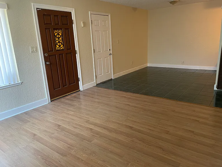 Lou Ann Pl — Photo 7
