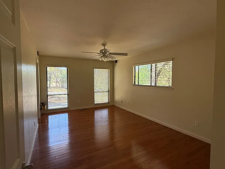 4161 Helen Ln — Photo 11