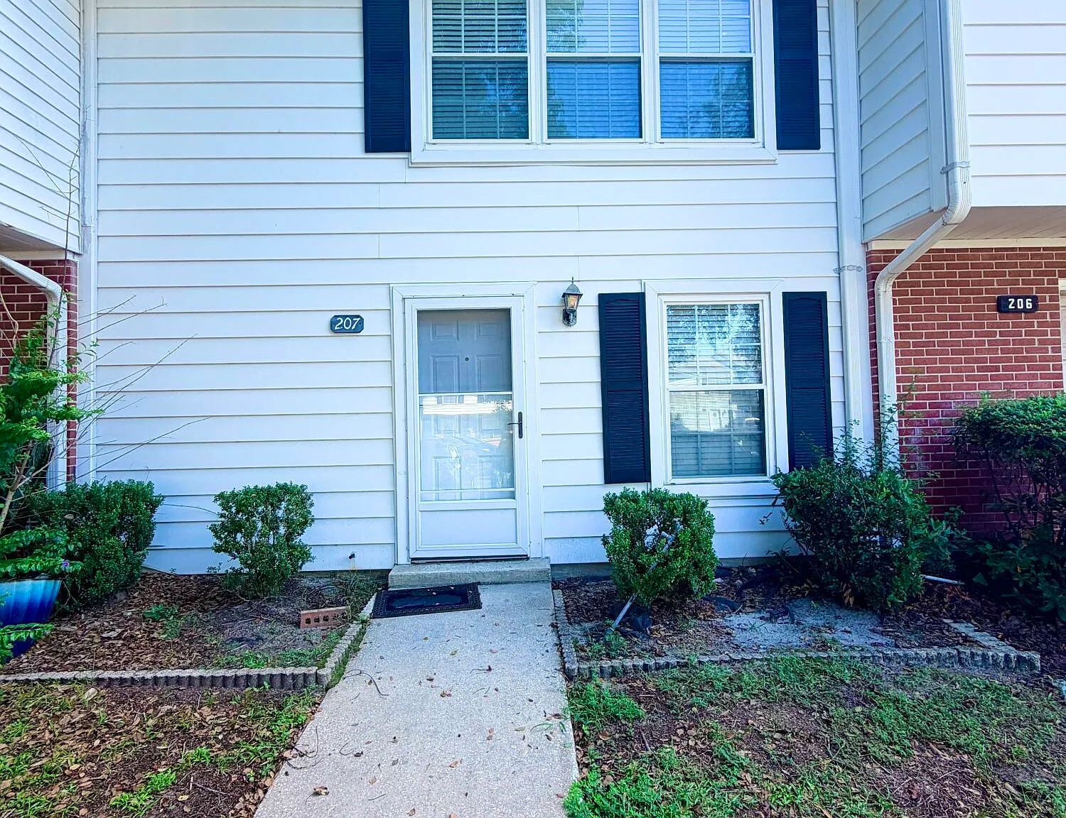 2 bed, 1.5 bath, 1040 sqft, $1,400 — Photo 2