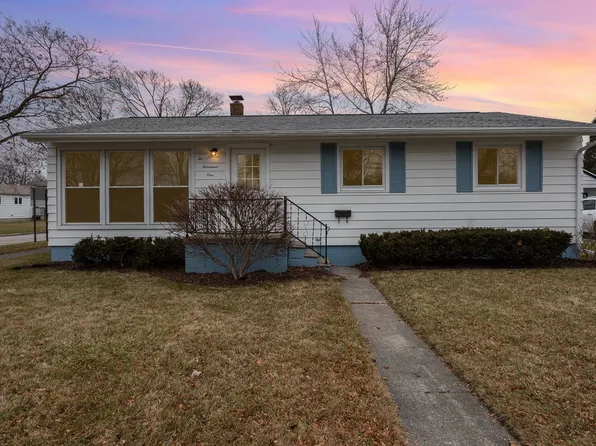 2001 S Brentwood Pl, Essexville, MI 48732