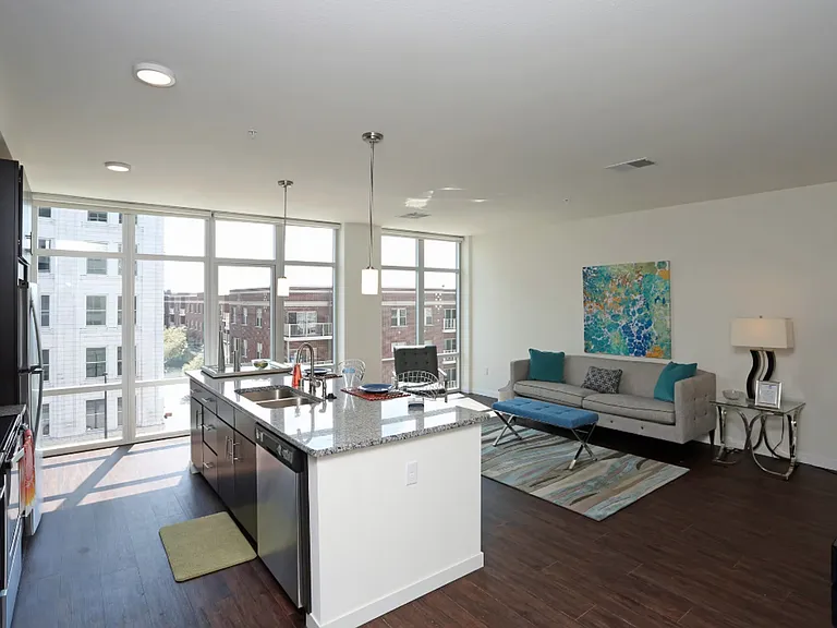 Metreau Apartments — Photo 36