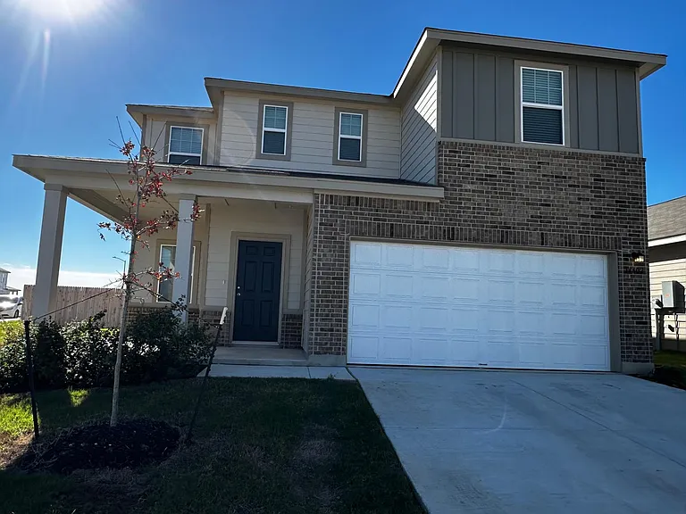 14402 Woodland Holw — Photo 1