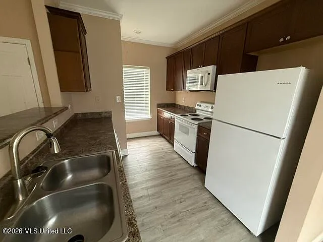 12151 Prudie Cir #B — Photo 7