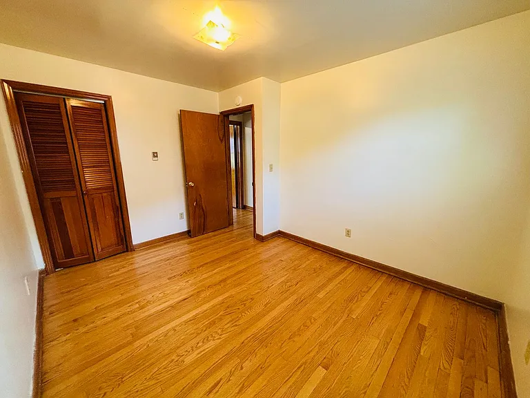 2 Bedroom, 1 Bath Apartment — Photo 16