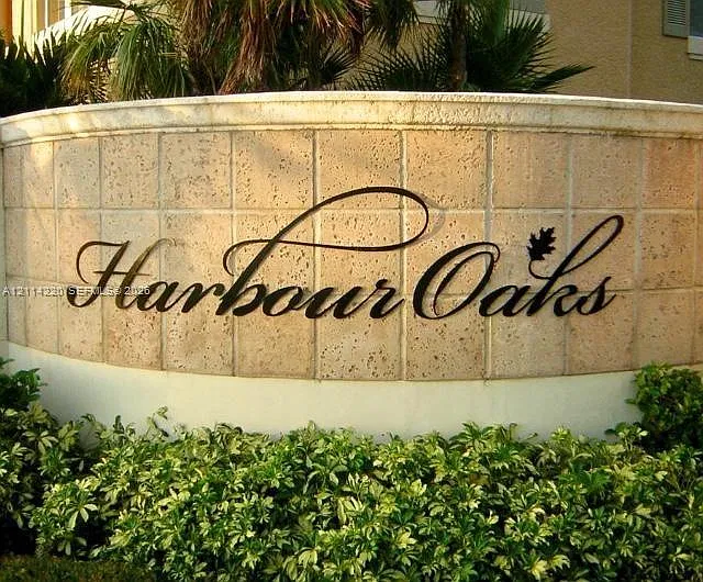 Harbour Oaks — Photo 3