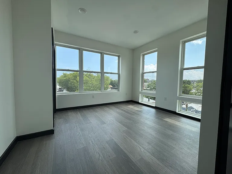 138 Mallory Ave #502 — Photo 4