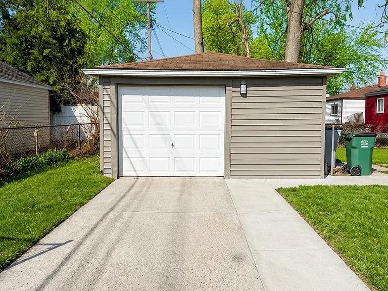 1644 E Woodruff Ave — Photo 5