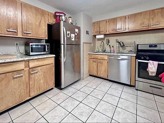3rd image of 1190 Moorlands Dr APT A