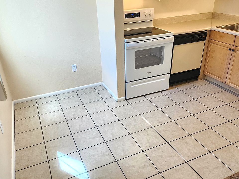 1st image of 918 S Logan St APT 105