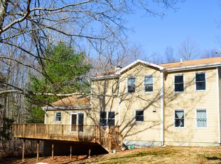 33 Castle Meadow Rd, Newtown, CT 06470