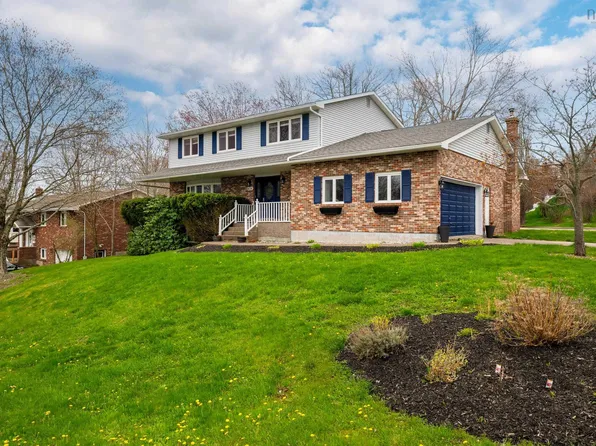 454 Colby Dr, Halifax, NS B2V 2K3