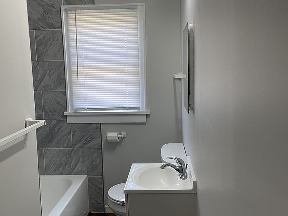 4th image of 1203 Madison St #1
