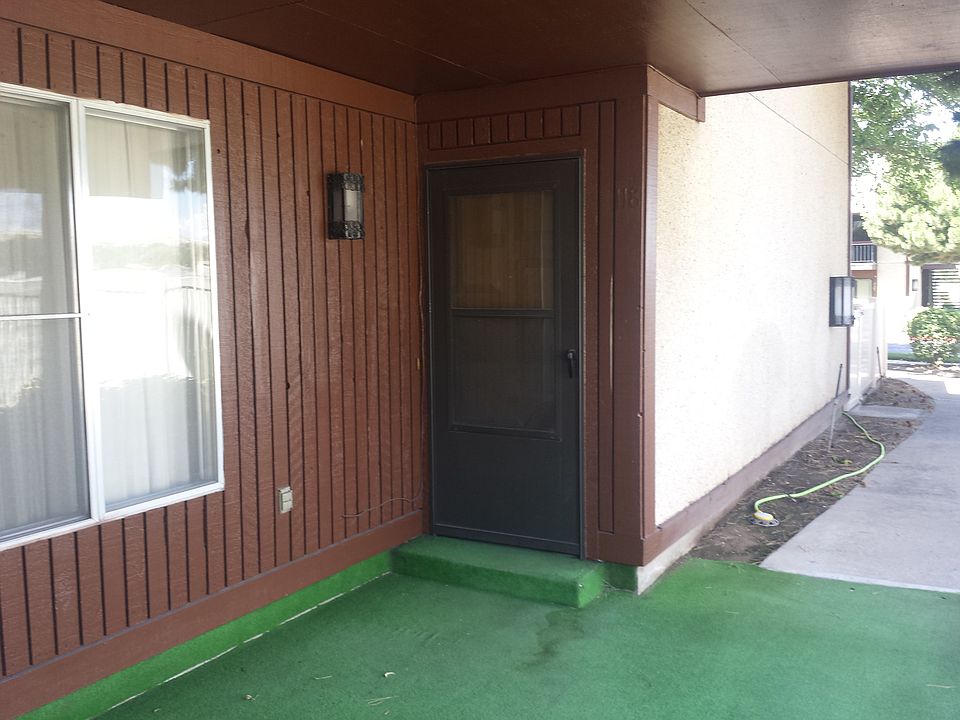 FRONT DOOR/PORCH
