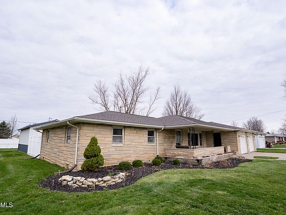 3rd image of 1118 Emerald Rd