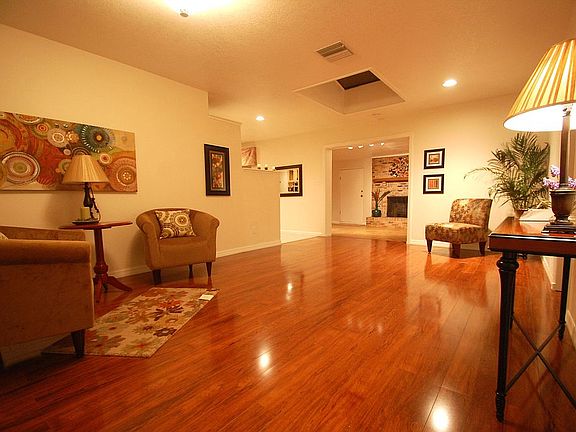 3rd image of 1026 Dunraven Dr