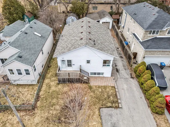 161 Angelene St, Mississauga, ON L5G 1X1