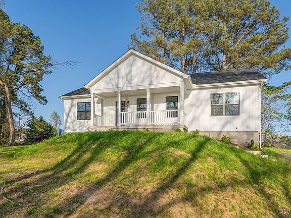 2nd image of 196 Lakeview Cir