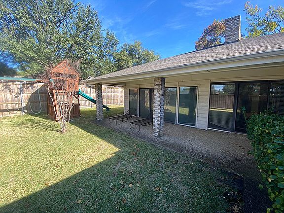 3rd image of 16509 Dundrennan Ln