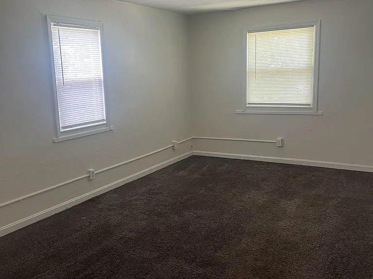 130 Laura Ave #4 — Photo 5
