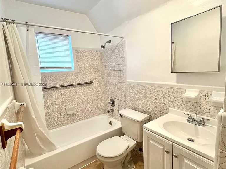 7626 NE 6th Ct #1 — Photo 7