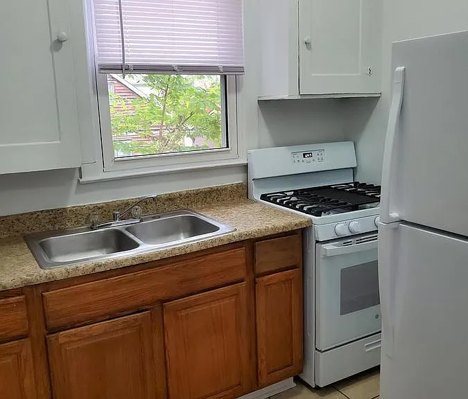 470 Hawkins St #1 — Photo 9
