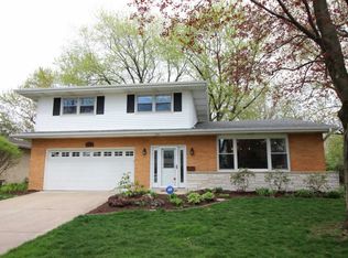 216 Richard Rd, Naperville, IL 60540