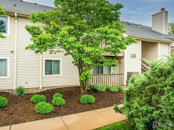 2310 Aspen Dr, Plainsboro, NJ 08536