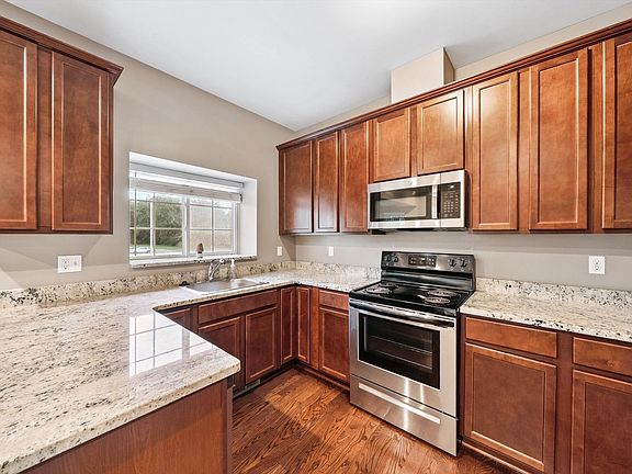 5th image of 22051 Parkview Dr