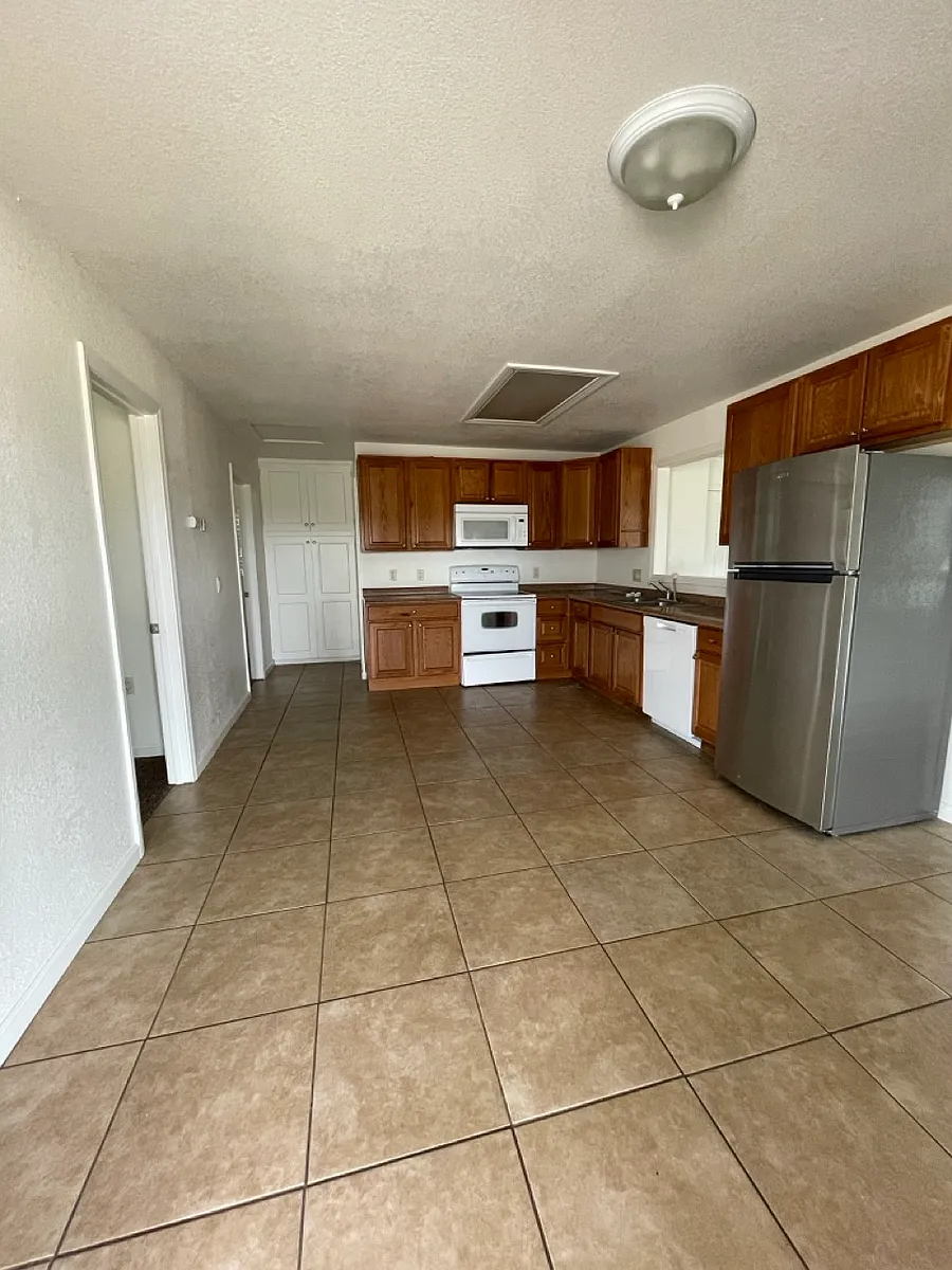 Building Photo - 4994 La Ferney Ave
