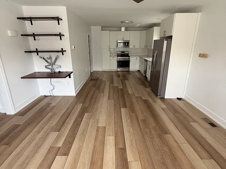 223 County St #1R — Photo 2