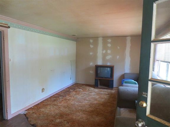 2nd image of 820 Santa Fe Trl
