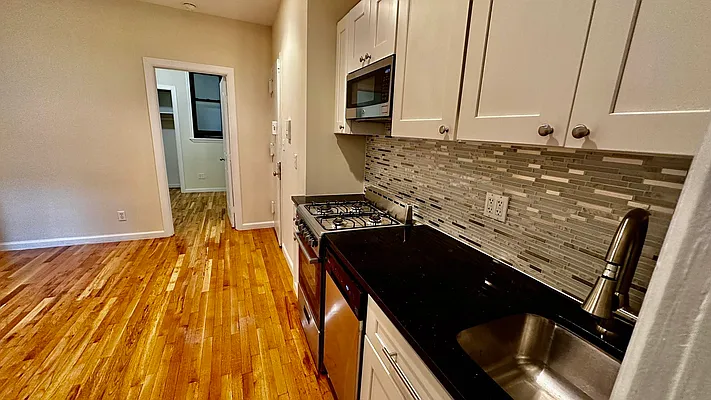 Rented by HOLTON REAL ESTATE INC. | media 11