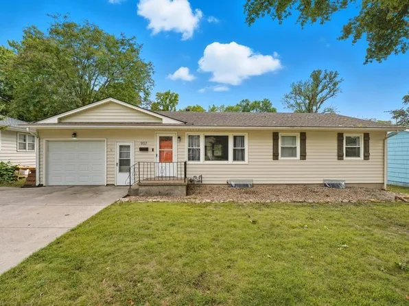 907 SW Lea Dr, Lees Summit, MO 64081