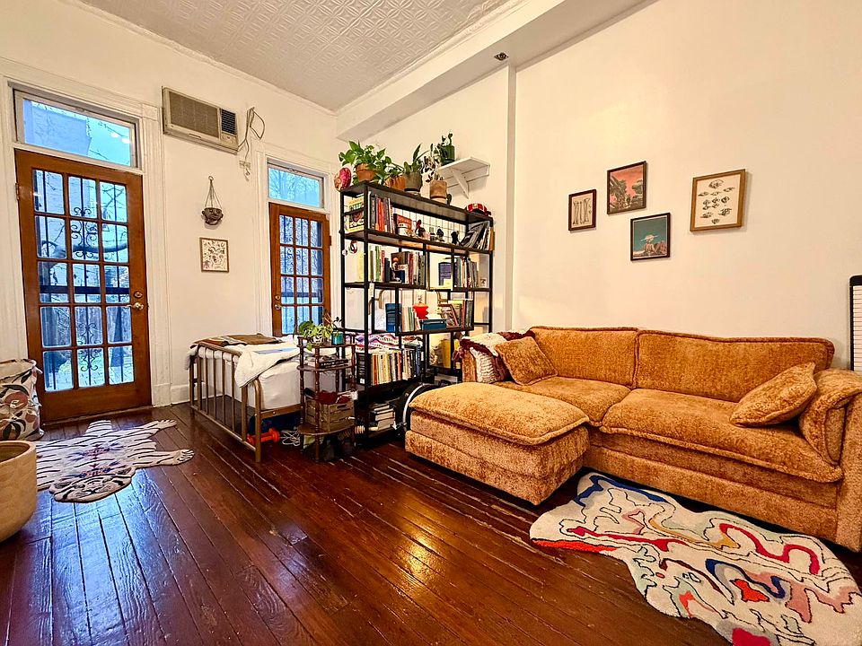 1st image of 197 Nassau Ave APT 1L