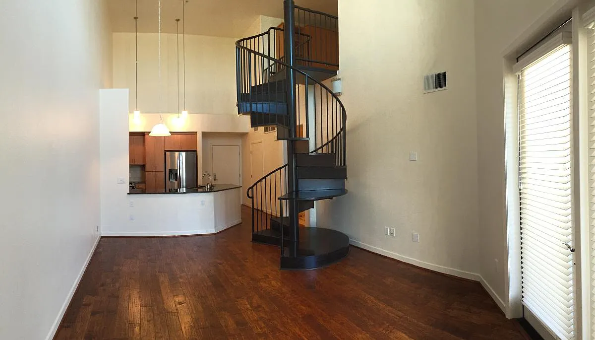 2 bed, 1013 sqft, $3,100 — Photo 1