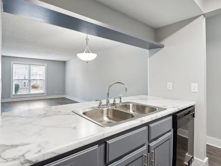 Piccadilly Apartments — Photo 44