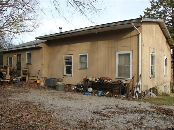 508 S Commercial St, Smithville, MO 64089