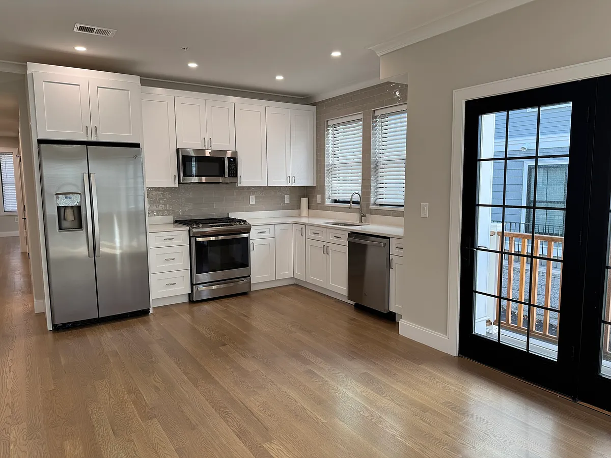 Building Photo - 283 Lamartine St #2