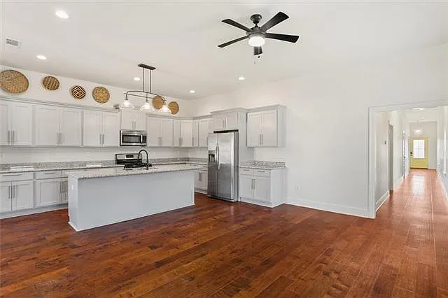 1402 Alvar St — Photo 4