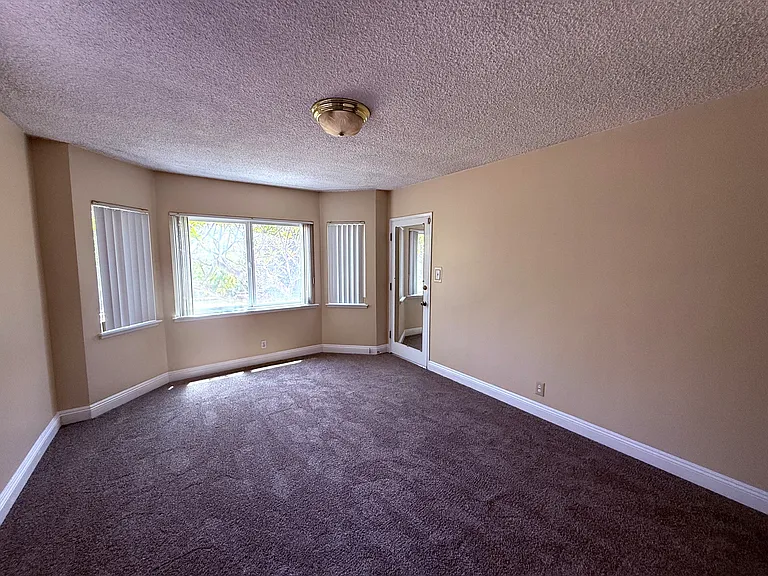 1872 W Chalet Ave — Photo 21