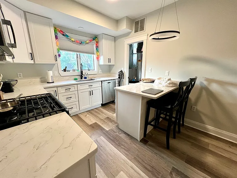 242 W 3rd St #2 — Photo 2