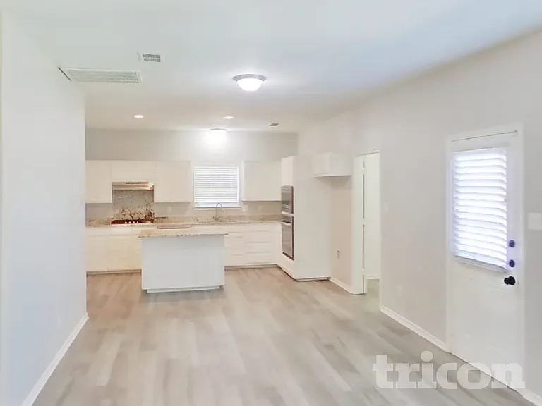 8401 Manchester Dr — Photo 6