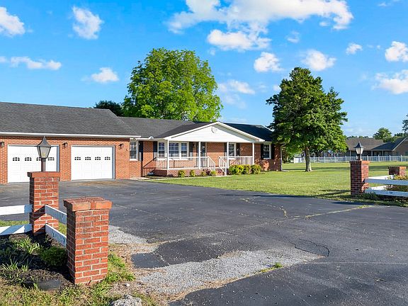 3rd image of 518 Maple Springs Rd
